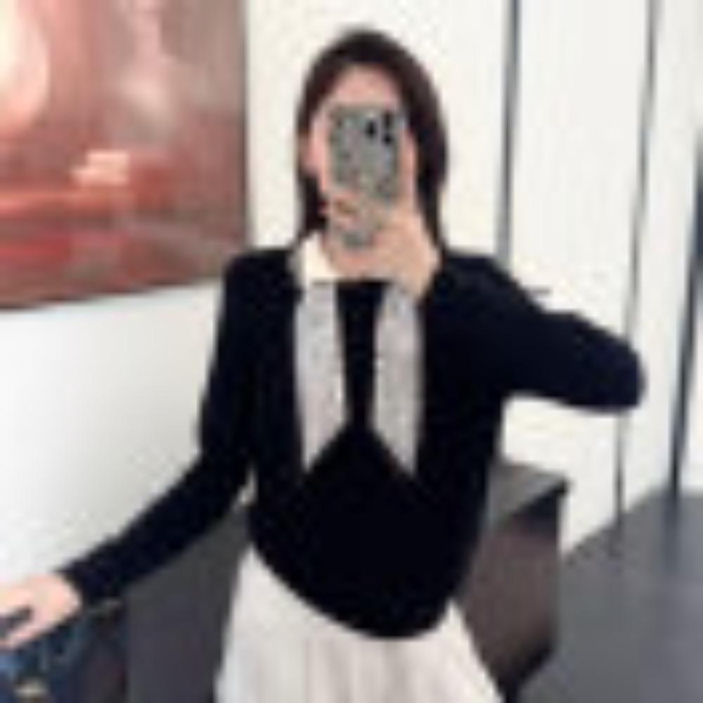 This Autumn's New Design-sense Knitted Base Layer Sweater Is Slimming and Conceals Flaws. It's A Versatile POLO Collar Long-sleeved Sweater for Women