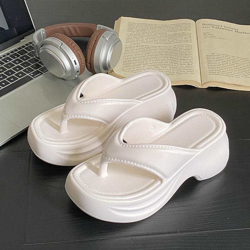 Cool Sandals Summer 2025 New Style Flip Flops Women's EVA Thick Sole Fashionable Slope Heel Height Increasing Beach