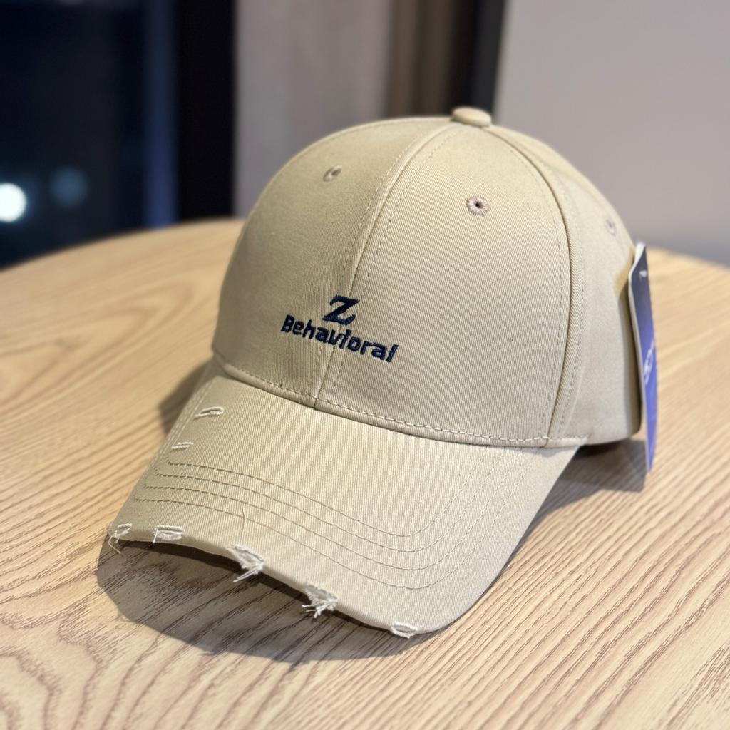 New Versatile Embroidered Letter Soft-top Baseball Cap for Women and Couples, Makes the Face Look Smaller and the Head Circumference Appear Larger,