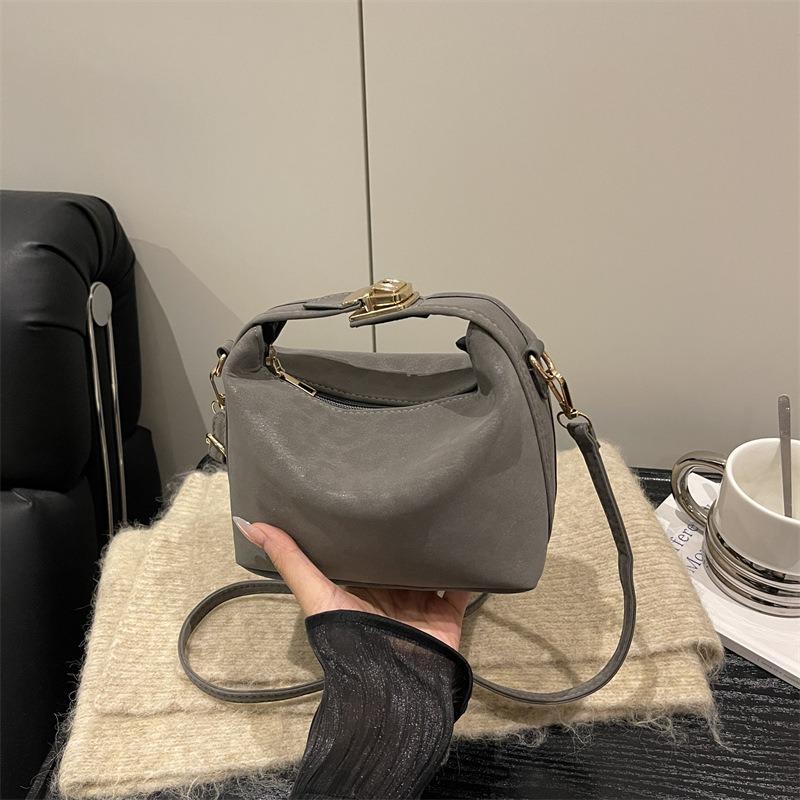 Fashion retro handbag Early autumn versatile shoulder messenger bag Casual bag Small square bag