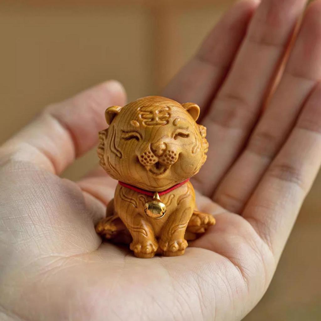 Handheld Zodiac Animal Thuja Wood Carvings: Cute Office Desk Healing Gifts