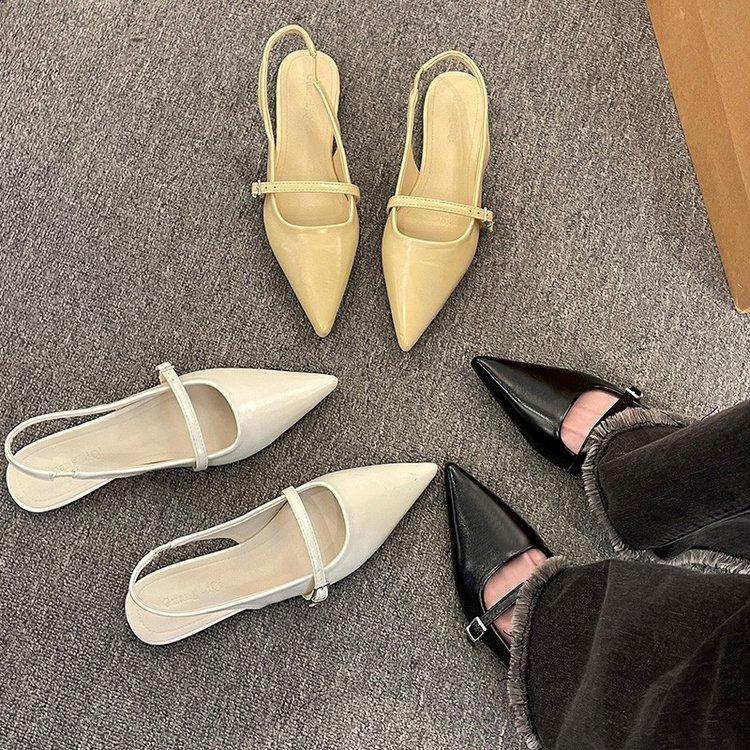 

Pointed Belt Buckle Foot Flat Sandals 35