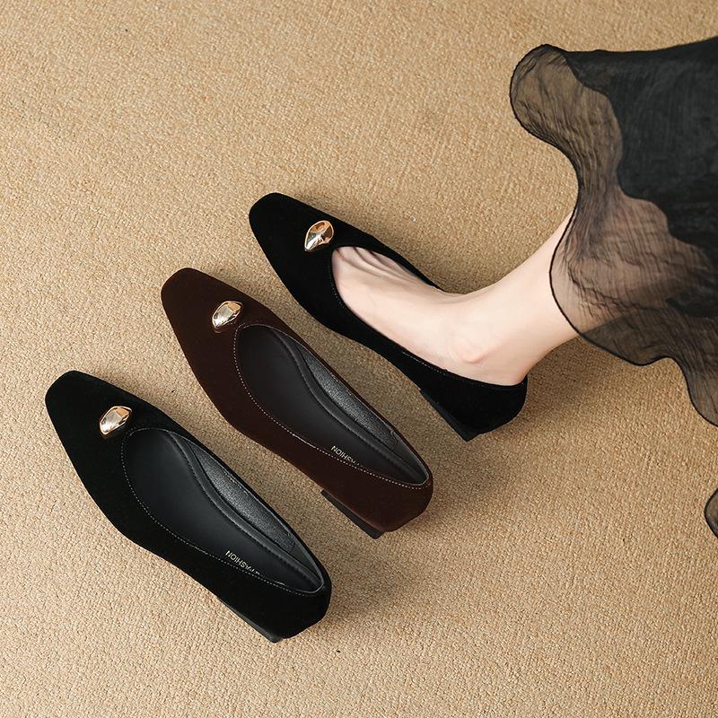 W356-11 Pointed Retro Shallow Mouth 2025 Autumn and Winter Temperament Versatile Women's Suede Small Golden Beans Are Not Tired of Single Shoes Women