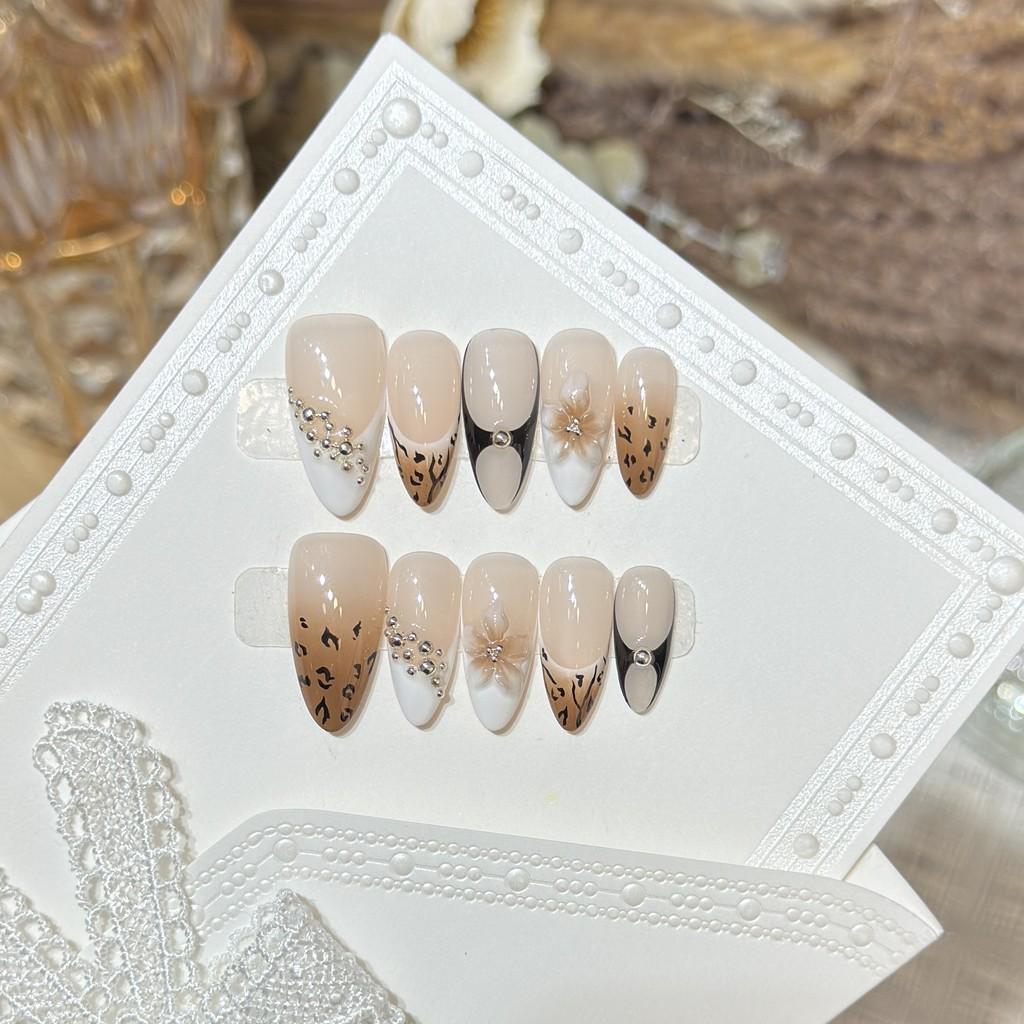 Handmade Press On Nail High-end Hand-painted Leopard Print 3D Carved Flowers Light Luxury Almond Fake Nail Patch Artificial Nail Reusable XS