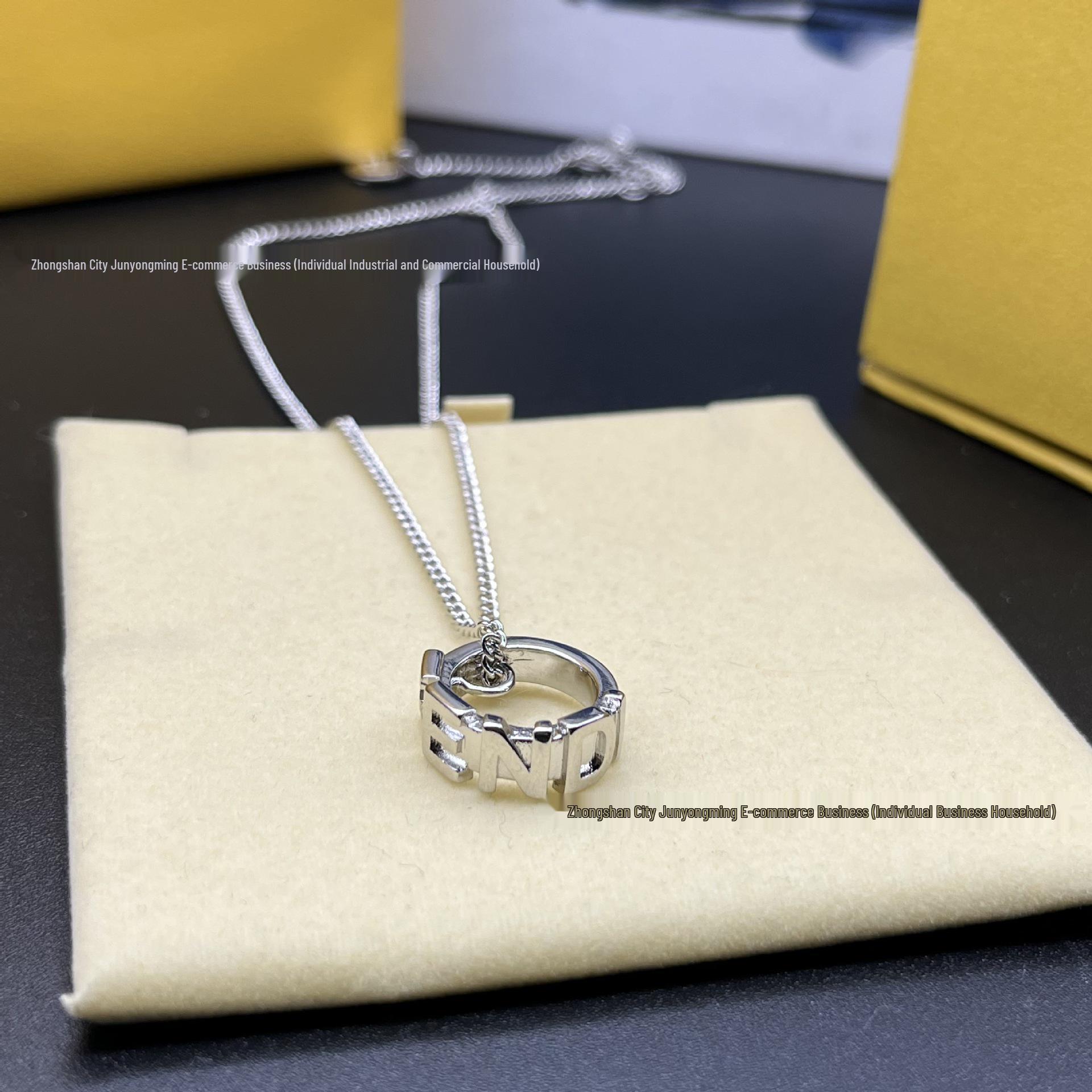 

Finja 3D Round Engraved Minimalist Clavicle Necklace