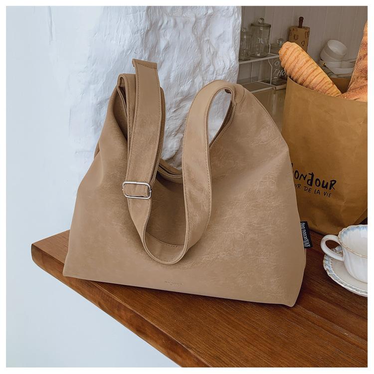 Fashion Matte Retro Underarm Bag Tote Bag Women's Large Capacity 2025 New Versatile Shoulder Messenger Bag Tide