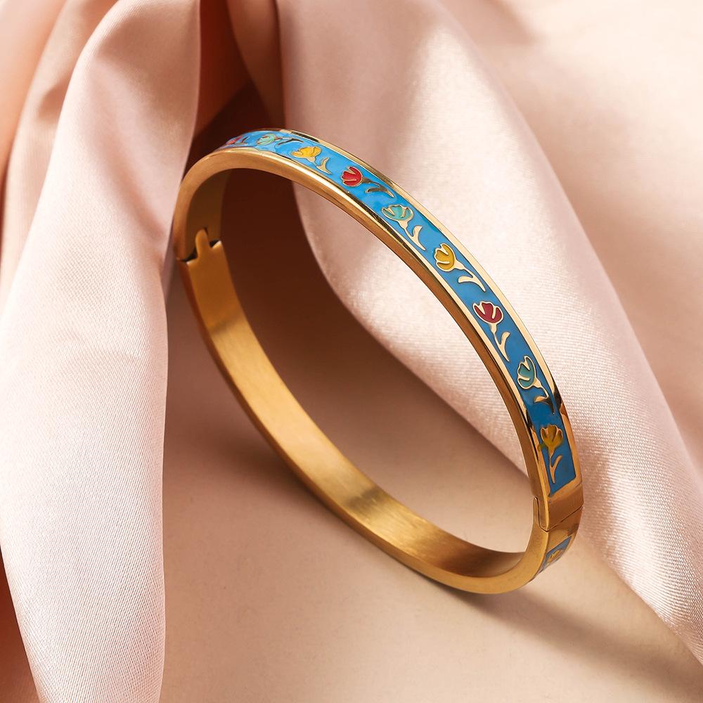 Geometrisches Emaille-Armband: Damen Europäischer & Amerikanischer Stil, 18 Karat Goldbeschichteter Titanstahl