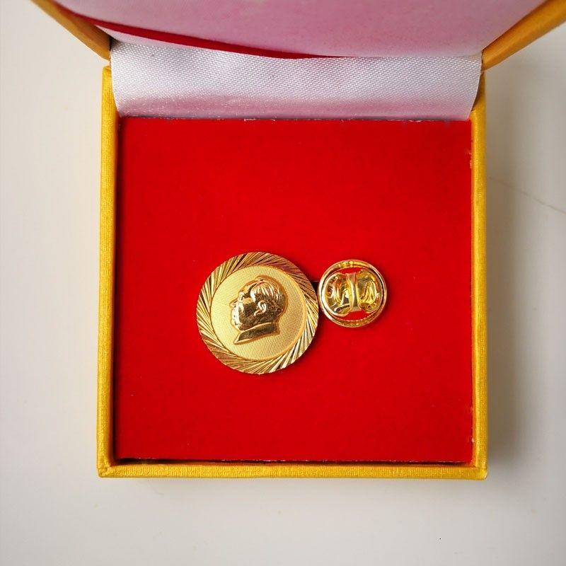 

Chairman Mao Badge Badge Brooch Teacher Badge Serving People Business Suit Ornament Magnet Gift Box 1.8cm gold badge