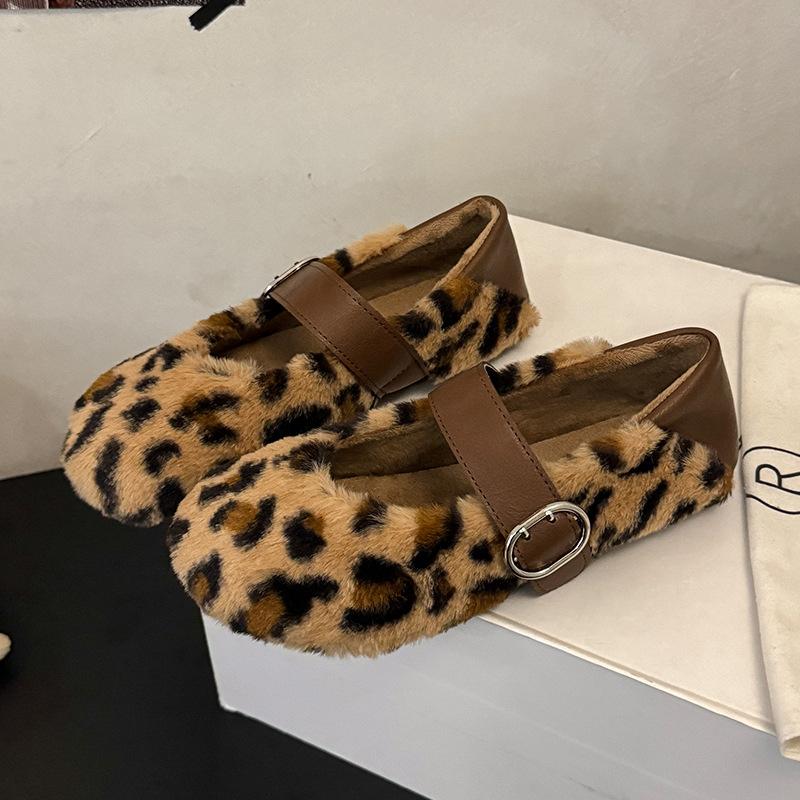 

Flat-bottomed Doudou shoes women s shoes winter 2025 new versatile lamb wool shoes one-button plush thermal cotton shoes 40 цветной печати леопарда