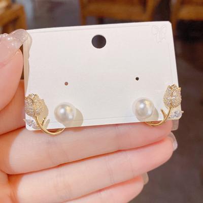 1 paio di orecchini da donna con design a tulipano, di alta qualità, con strass lucidi, geometrici, galvanici, da indossare ogni giorno, orecchini a bottone con perle finte e fiori, lucenti e brillanti