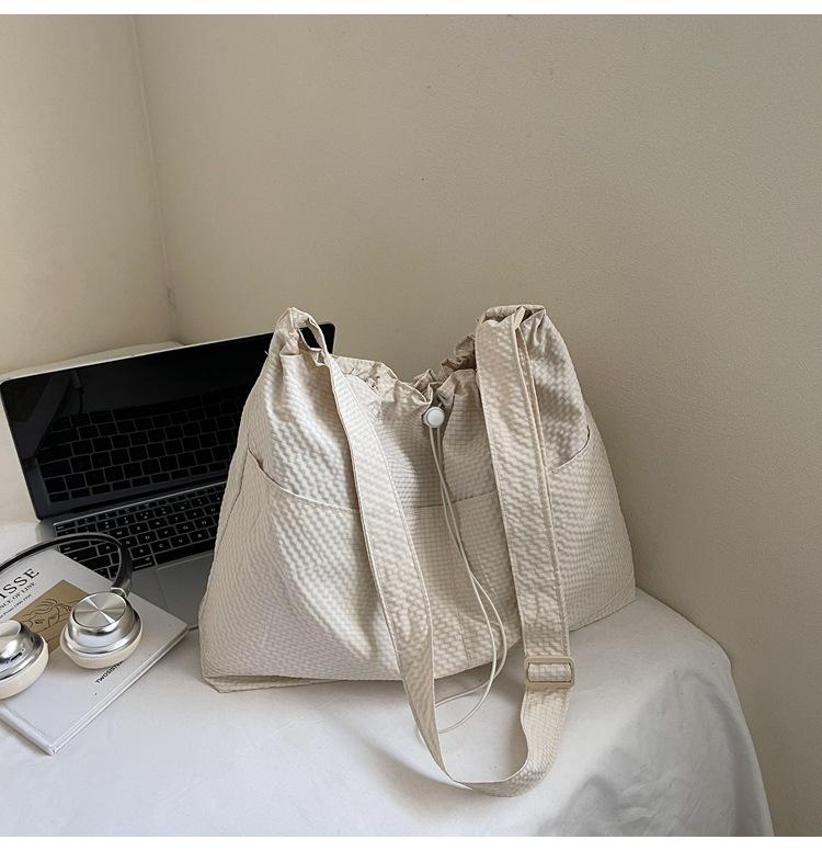 Casual tote bag women 2025 new fashion Korean lazy style cloth bag large capacity commuter shoulder messenger bag