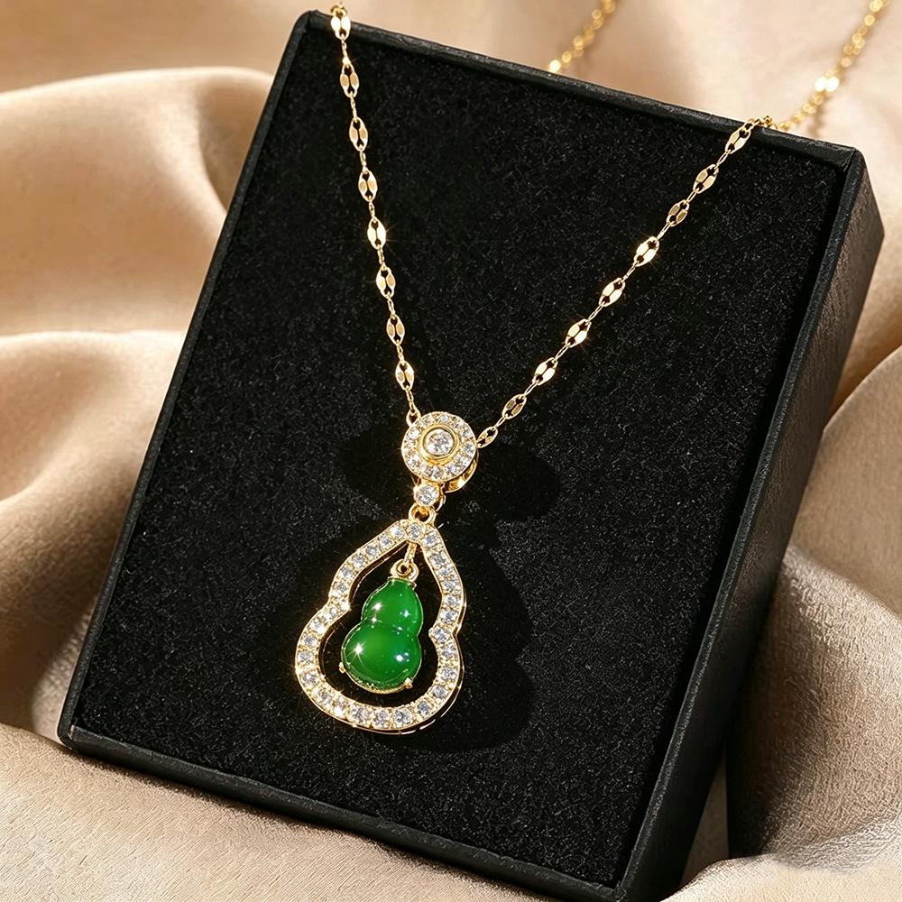 Hollow Emerald Gourd Pendant Micro-set Diamond Necklace - Chinese Style Light Luxury Necklace