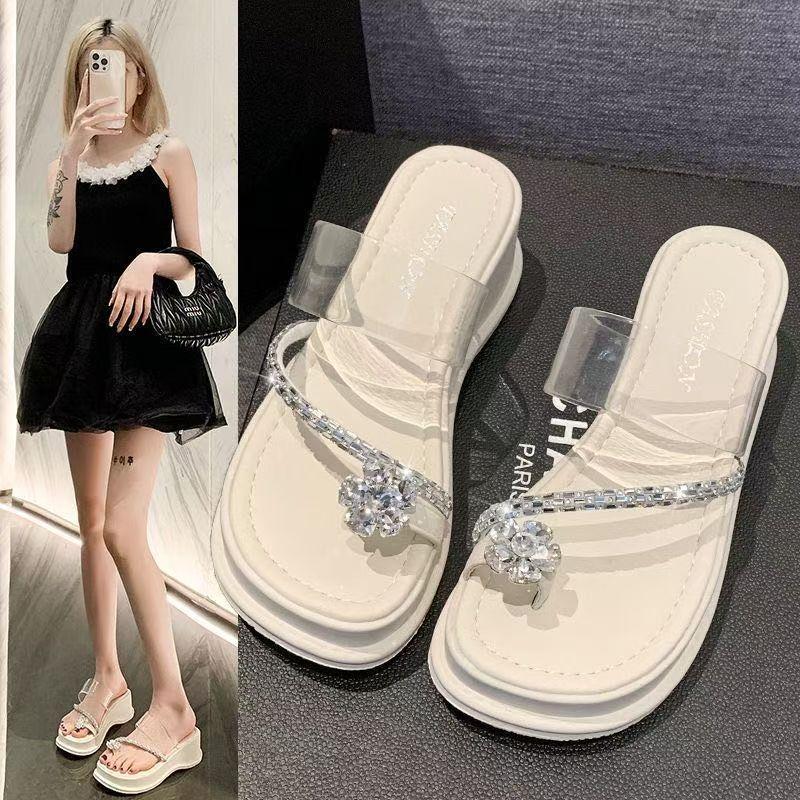 Mode Feenstil Sandalen Damen 2025 Sommer neue Modelle mit Röcken lässig vielseitig römisch Strand Ein-Wort-Slipper