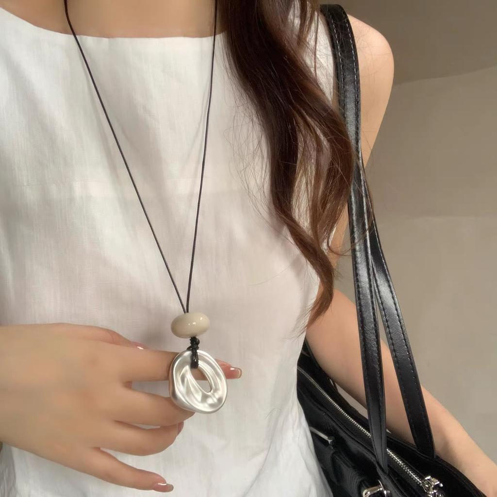 Simple geometric irregular pendant necklace women's light luxury niche high-end sweater chain long versatile accessories
