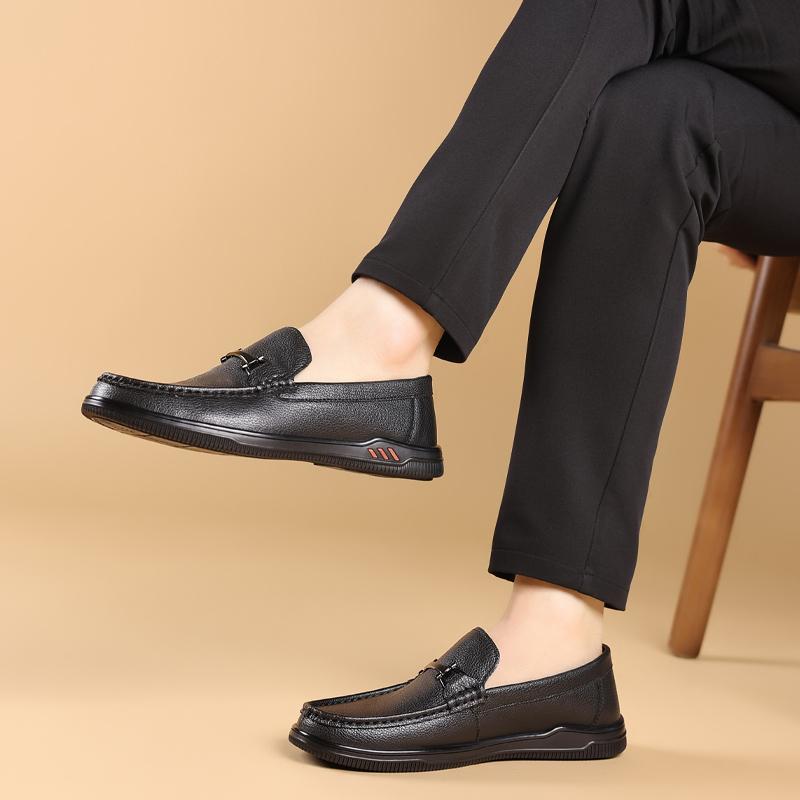 Casual men's loafers Classic and high-quality styles Formal office and leisure party Black and white leather shoes Hot