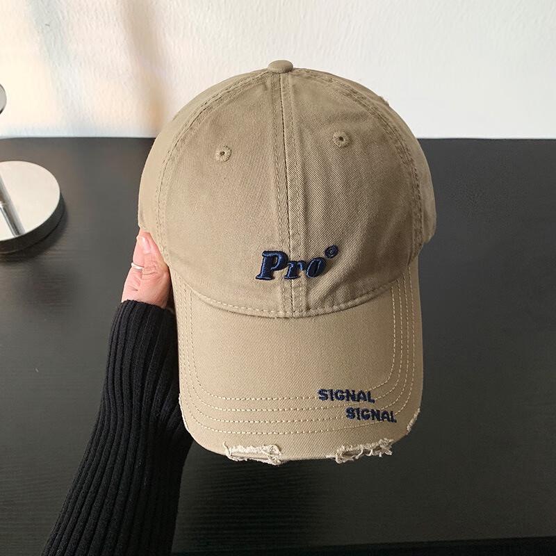 Женская Бейсболка с Рваными Буквами