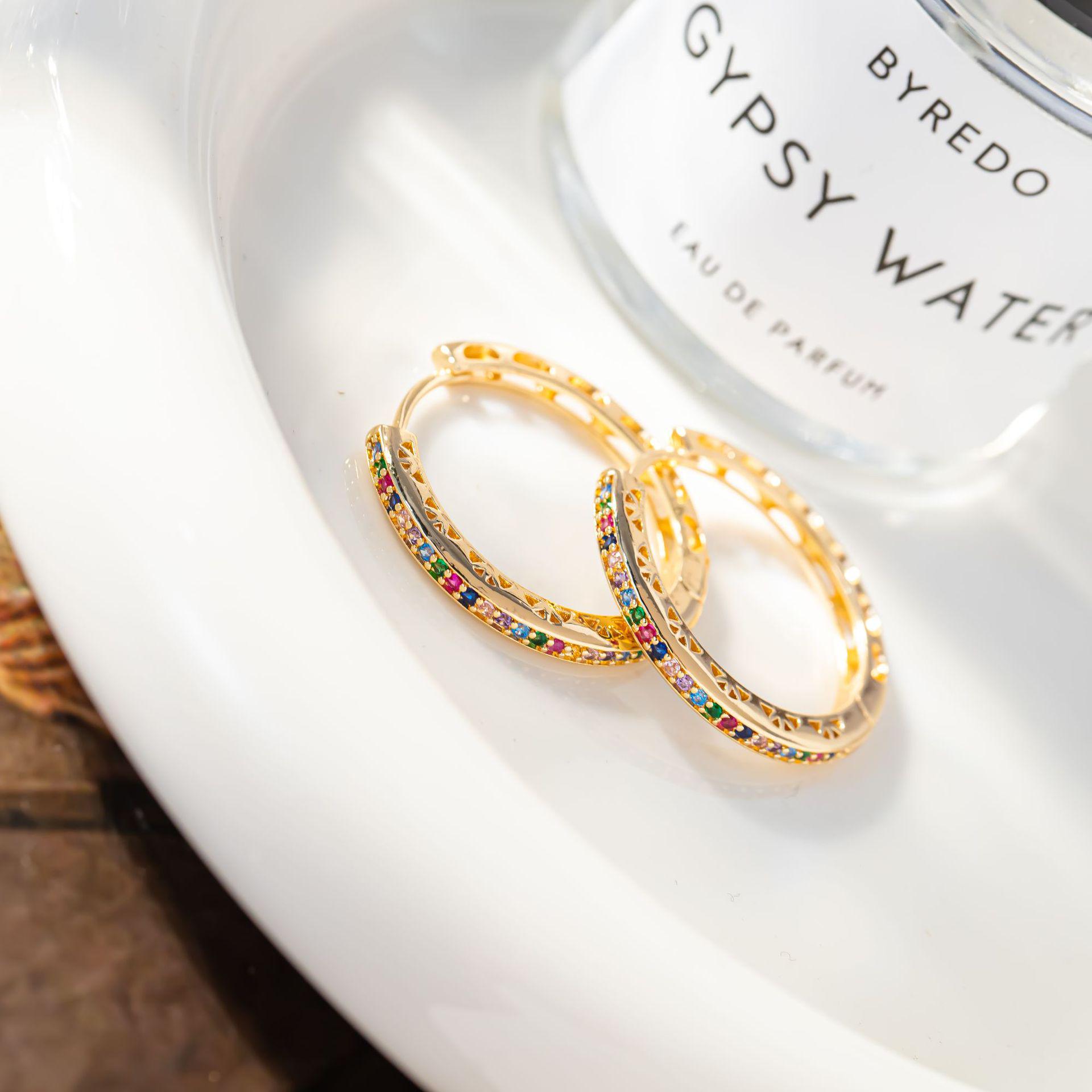 Japan Korea Retro Diamond Earrings: Luxurious Hollow Circle Ear Cuffs for Women