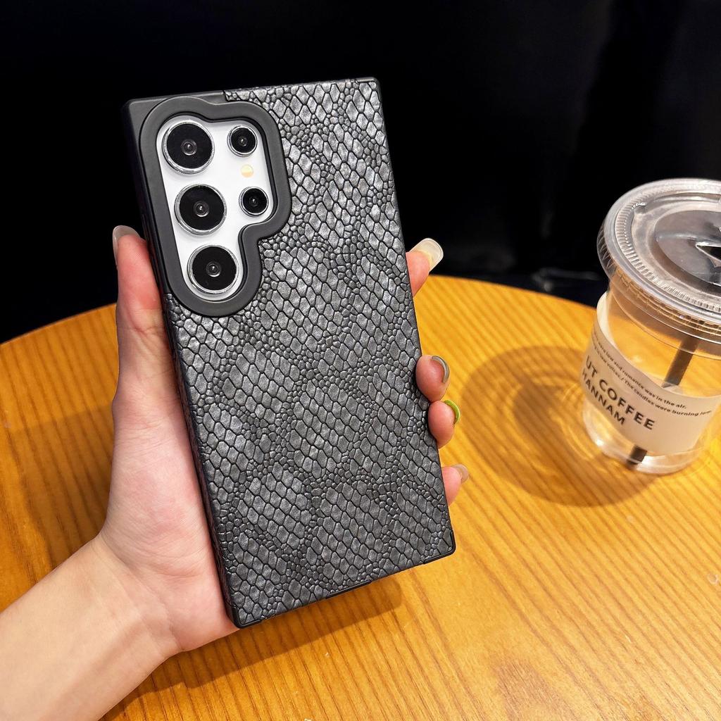 Samsung S25ultra Wristband Bracket S24 Snake Skin Pattern S23ultra Built in Magnetic Suction Phone Case
