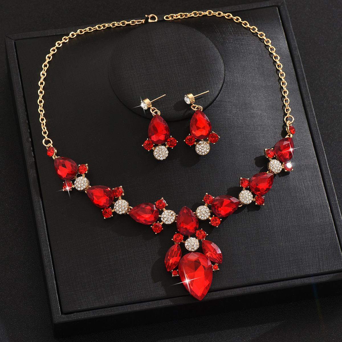 

Комплект украшений из двух частей: ожерелье, серьги, гальванопокрытие, преувеличенный темперамент