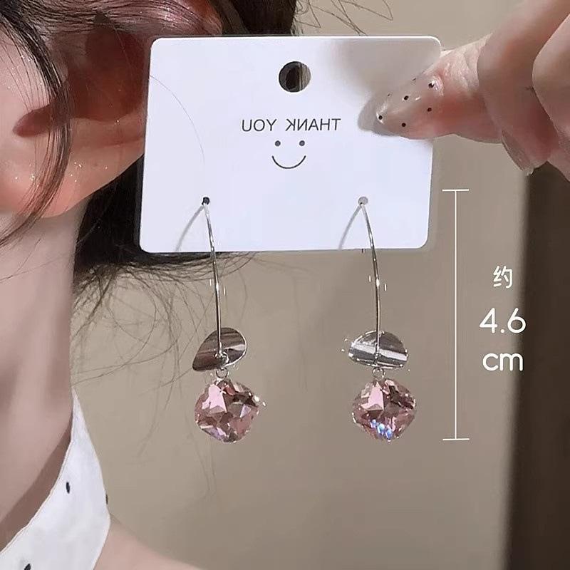 

Retro Luxury Geometric Glossy Metal Line Tassels Geometric Square Pink Crystal Ball Dangle Earrings for Women Designer Jewelry рожевий
