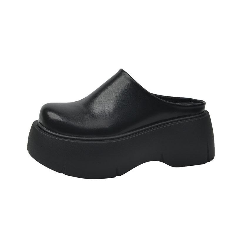 Super angesagte Internet-Berühmtheit schwarze rutschfeste erhöhende dicksohlige Pantoffeln Damen Sommerbekleidung 2025 neue hochhackige Halbpantoffeln mit Taschenkopf