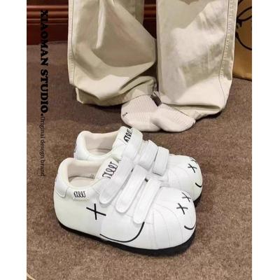 2025 sapatos de pão de couro macio com cara feia sorridente mulheres aumento de altura interna plataforma de velcro sapatos brancos calçados casuais esportivos