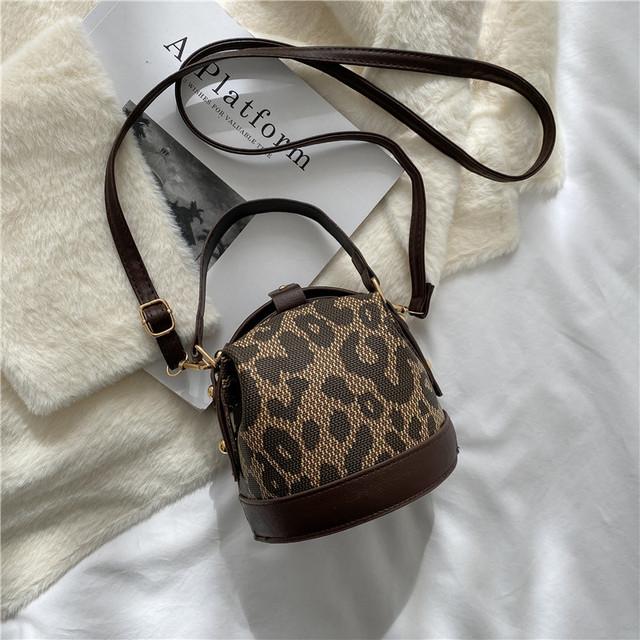 Женская сумка-цилиндр, новый дизайн, буквенный принт, широкий ремешок, мини-сумка через плечо, хит-цвет, сумка-ведро из искусственной нити в стиле пэчворк темно-коричневого