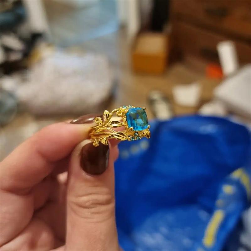 Vintage Design Gold Color Women's Ring Geometry Fashion Metal Carving Leaf Flower Inlaid with Green Stone Ring Jewelry