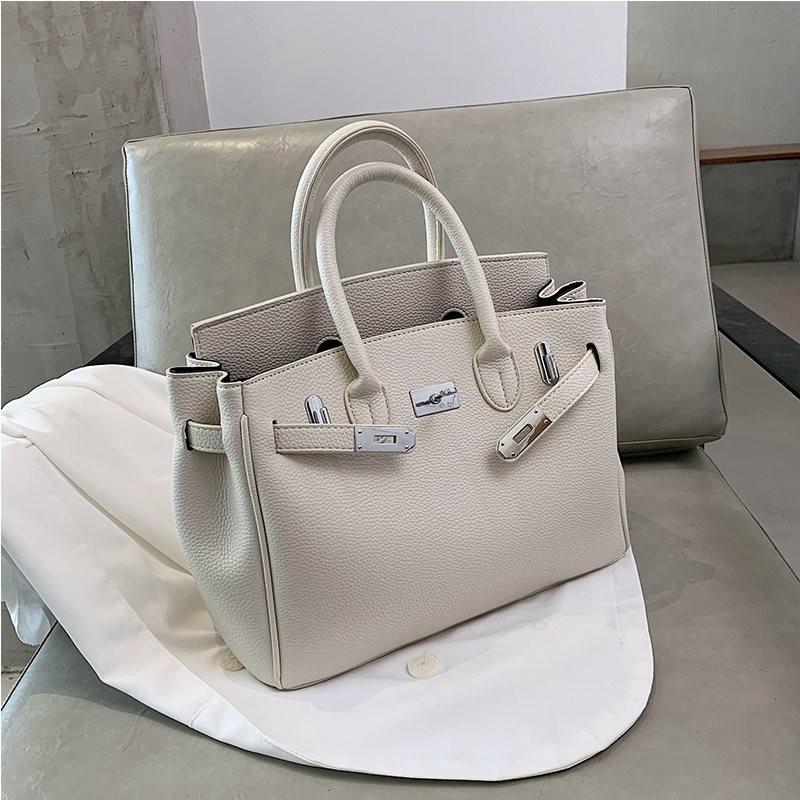 Stylish Large Capacity Tote Bag For Women With Fashionable Design And Versatile Use