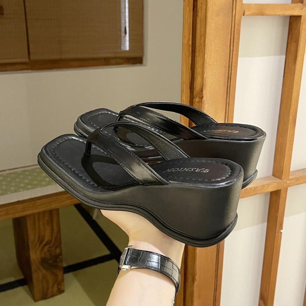 Square-headed open-toed muffin outer wear pinch foot thick-soled flip-flops women's 2025 summer new casual slope heel cool slippers batch