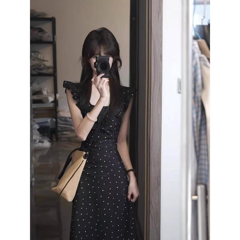 Schwarzes Pünktchen-Kleid mit Puppenkragen für Kinder, Taillen-Design, temperamentvoll, stilbewusst, Nischen-Design, sanfter Urlaubsstil, langes Kleid, Sommer