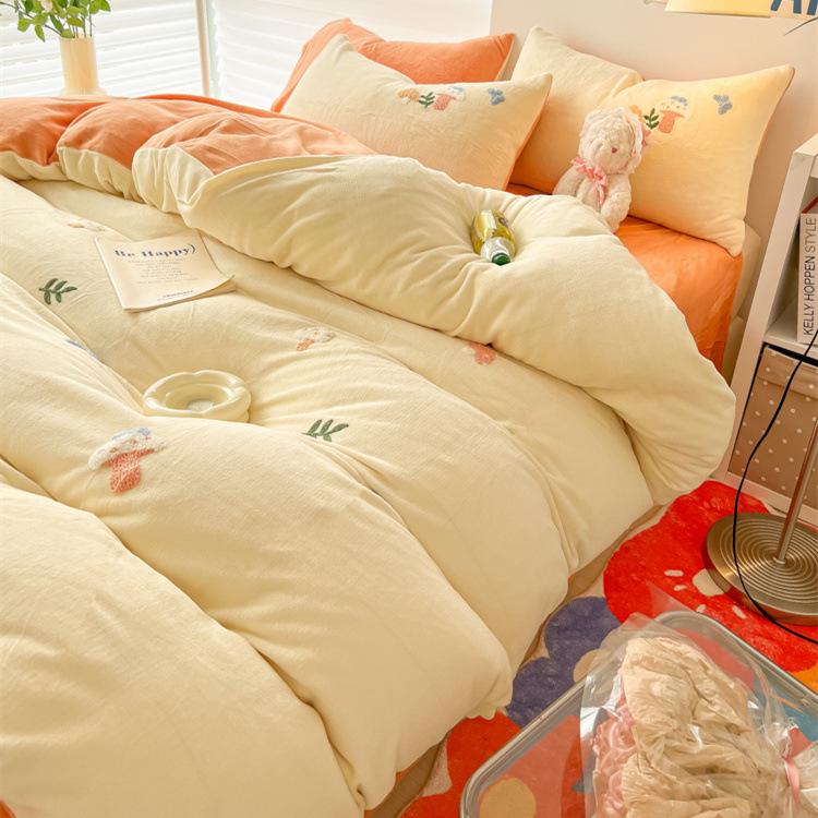 Set mic din patru piese din catifea cu lapte proaspăt îngroșat de iarnă, din catifea coral, brodat cald, din catifea pe două fețe, set din trei piese