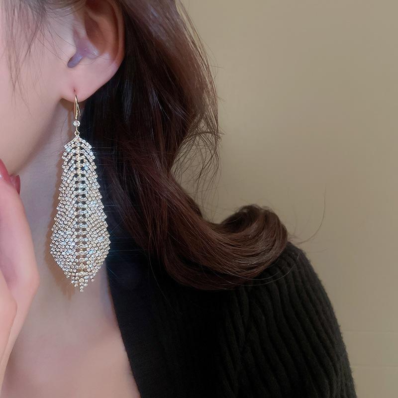 Lange Quasten-Hängeohrringe für Damen Feder-Stil Goldfarben Strass-Hängeohrringe Mode Zirkon-Accessoires
