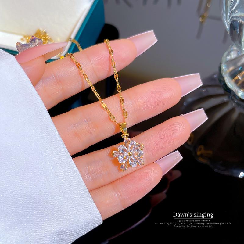 Geometric Popular Elements Luxury Banquet Wedding Necklace Women'S Versatile Clavicle Chain Titanium Steel