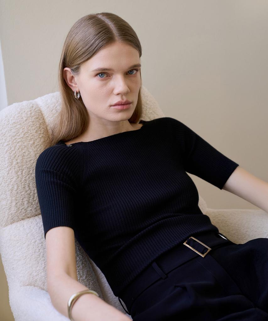 Illoje Two-Way Off-Shoulder Knit (Black)