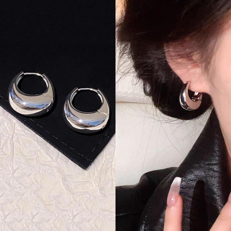 Gold Ring Earrings Women's Ear Buckles Light Luxury High-end Earrings Autumn and Winter Ring Earrings