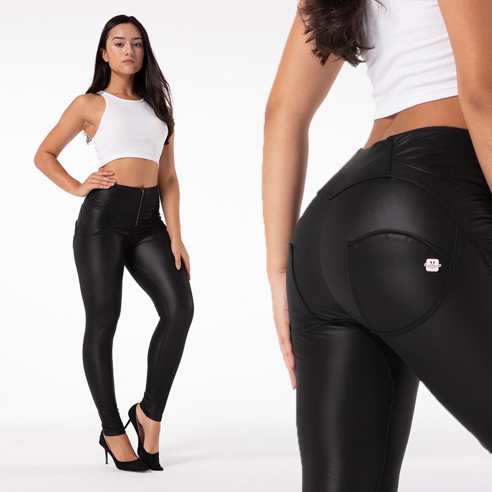 Shascullfites 2022 Pantalon de șold din piele PU piersică: Salopetă de yoga sexy pentru femei în stil european și american