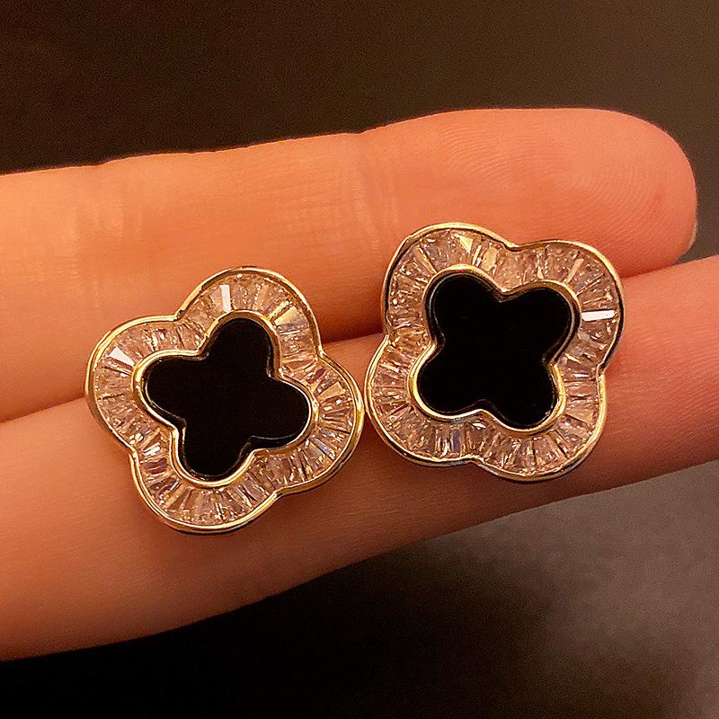 

Элегантные серьги-пусеты с кубическим цирконием в виде четырехлистного клевера - Стильный и изысканный дизайн 925 Silver Pin чёрный