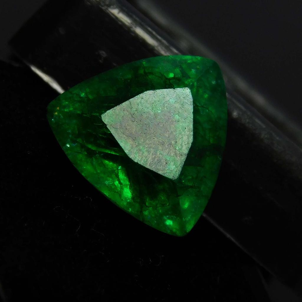 Natural Green Emerald Loose Gemstone Trillion Cut Colombian 8 Ct for Jewelry Making and Crafts