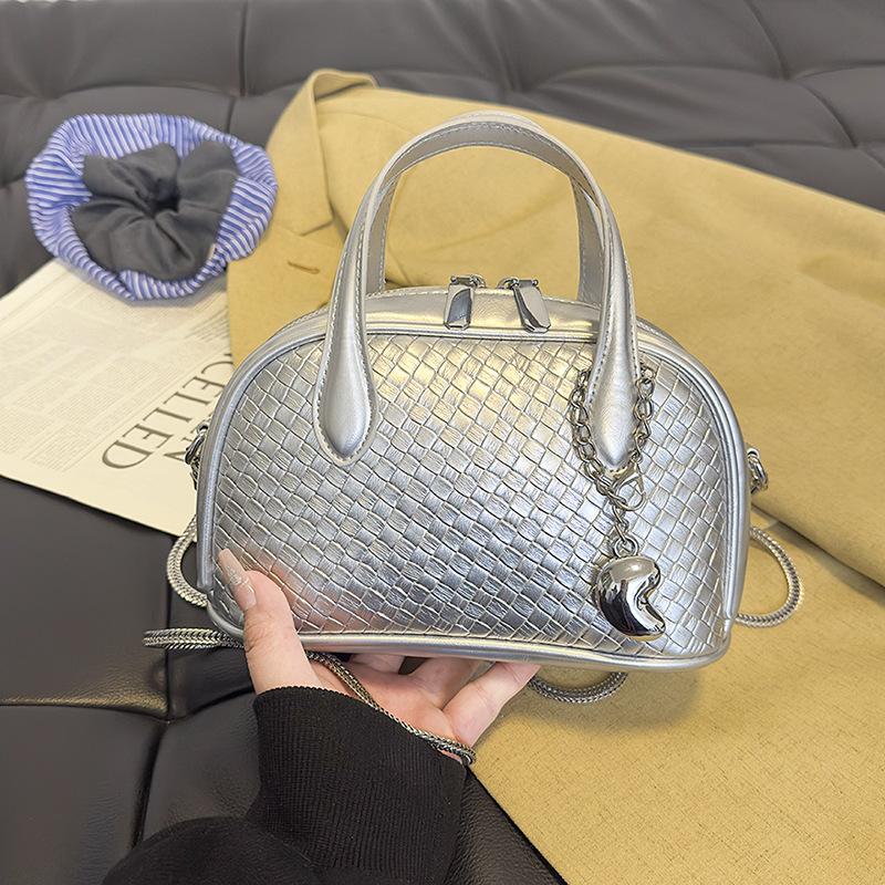 

Летняя модная сумочка, маленькая сумка, женская, 2025, новая плетеная сумка-ракушка, цепочка, на плечо, сумка-мессенджер серебряный