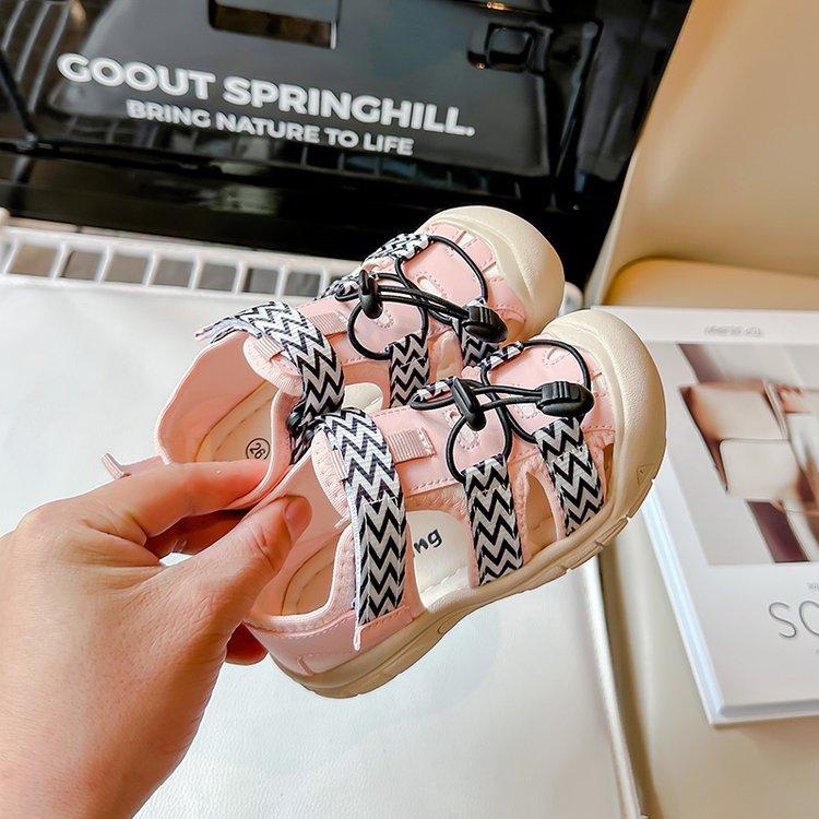 

Детские кроксы, камуфляжные сандалии для мальчиков 2025 лето новая обувь для девочек с закрытым носком, повседневная пляжная обувь для детей среднего и старшего возраста 36 розовый