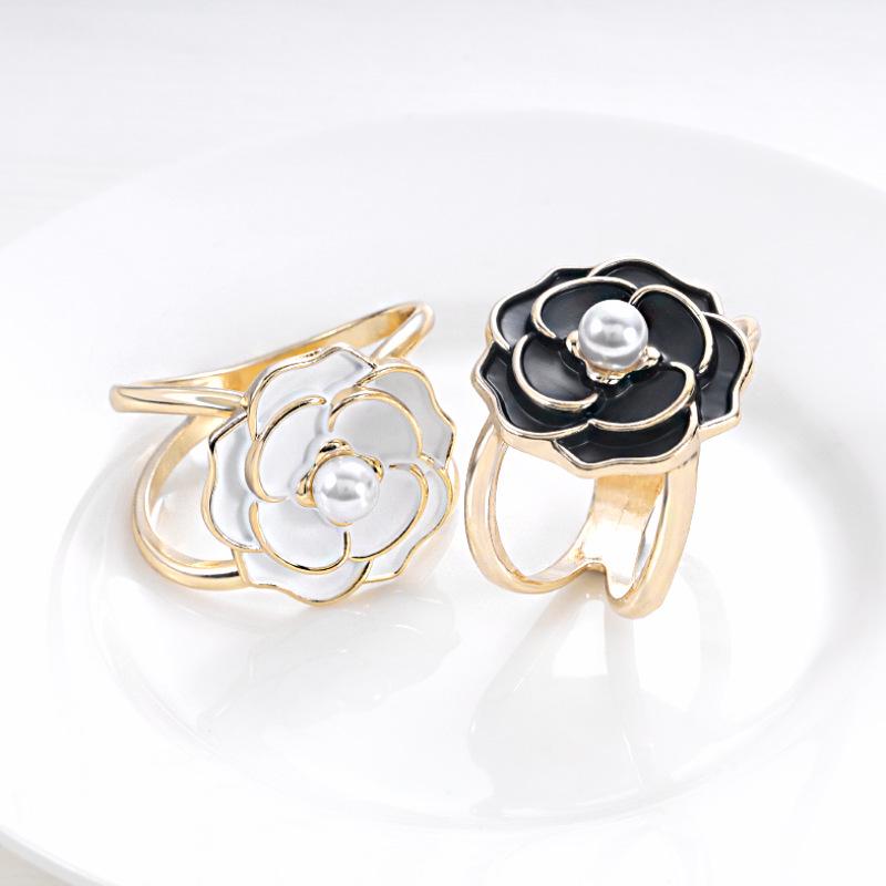 Sciarpa a Scacchi con Camelia di Perle di Alta Gamma e Fibbia per Cintura da Vita per Cappotto