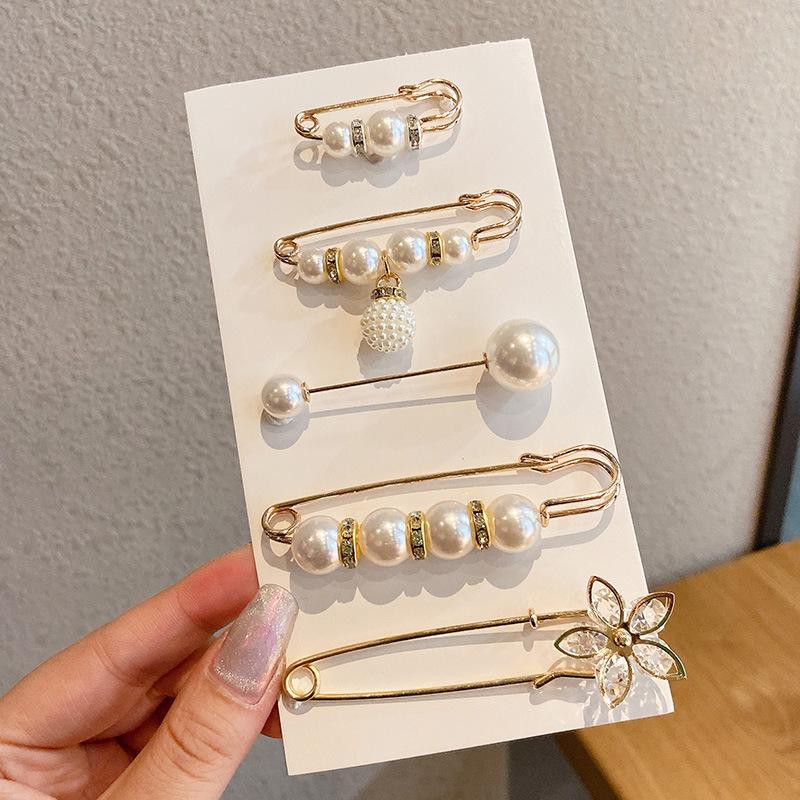 Women's Waist-Tightening Elastic Brooch Pin - Anti-Exposure Buckle for Clothes and Skirts