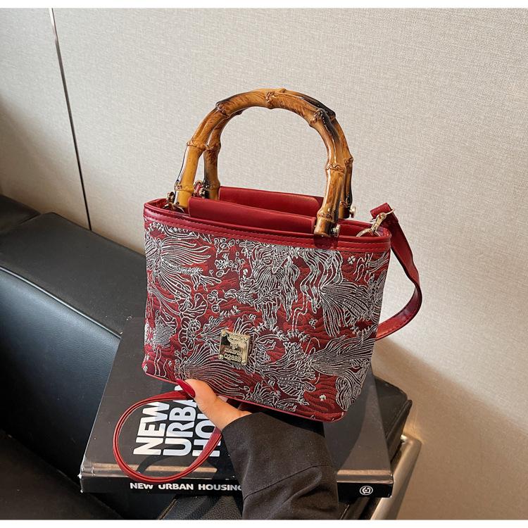 Chinese Vegetable Basket Bag New Light Luxury Niche High-end Sense Portable Bucket Bag Commuter Messenger Bag