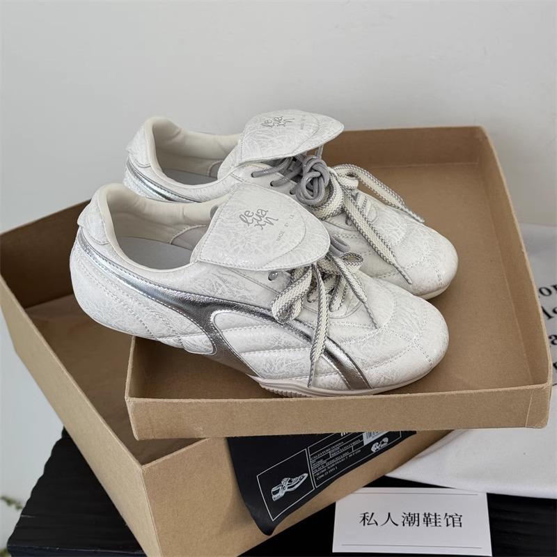 

Синий шкафчик откидная крышка немецкие тренировочные туфли женские 2025 весна новая универсальные маленькие белые туфли лакированные повседневные спортивные туфли 40