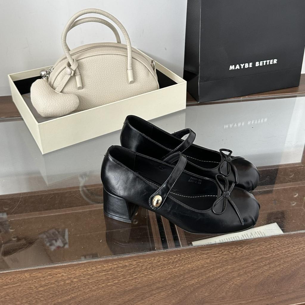 2025 new retro shallow mouth casual wear leather Mary Jane shoes women's versatile Shu U soft sole one-word buckle single