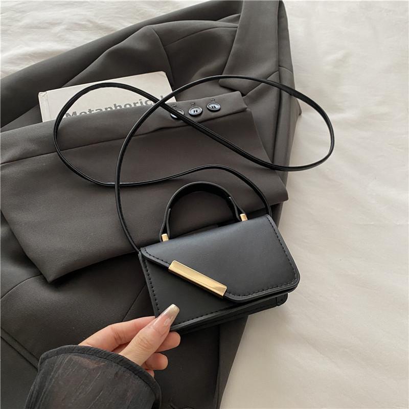 This year's popular niche design shoulder messenger bag 2025 summer new fashion simple temperament small square bag foreign style