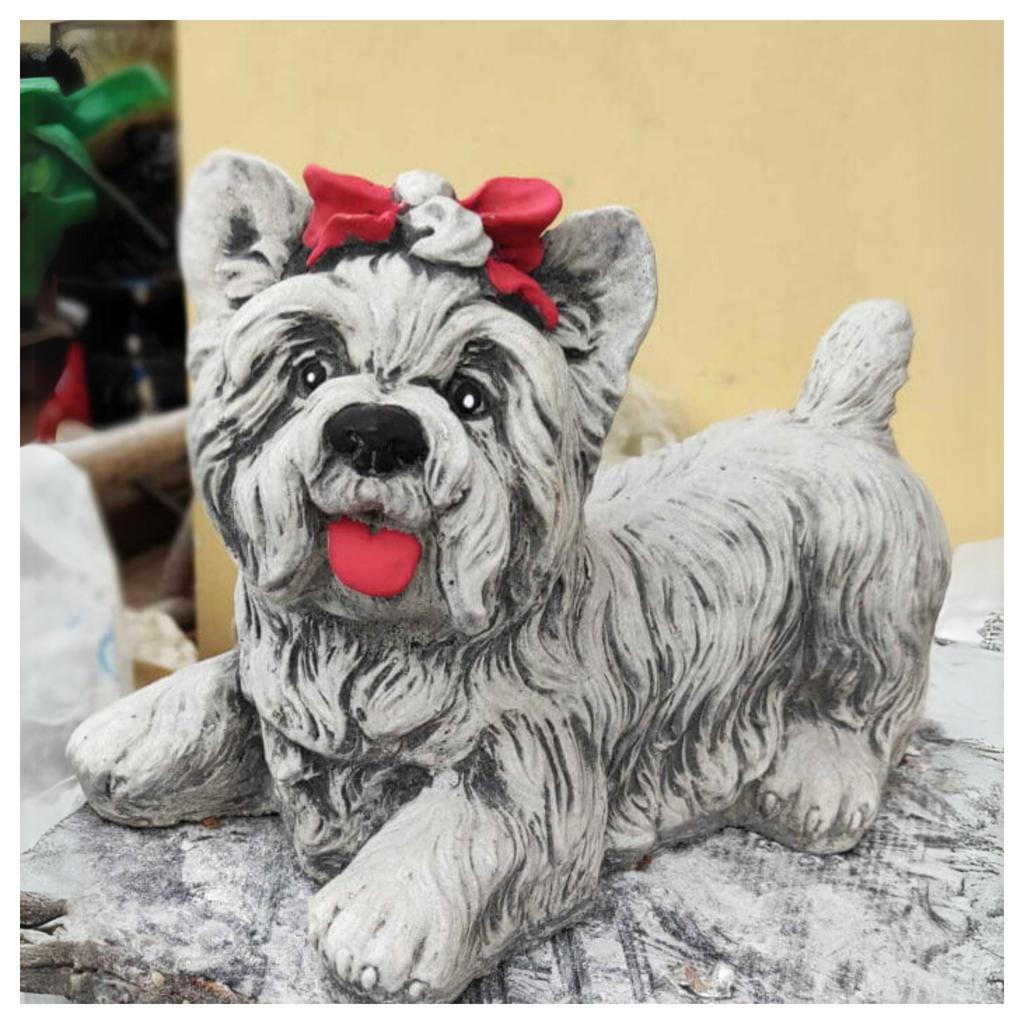 Decorative figure "cheerful york" - a charming accent in your garden