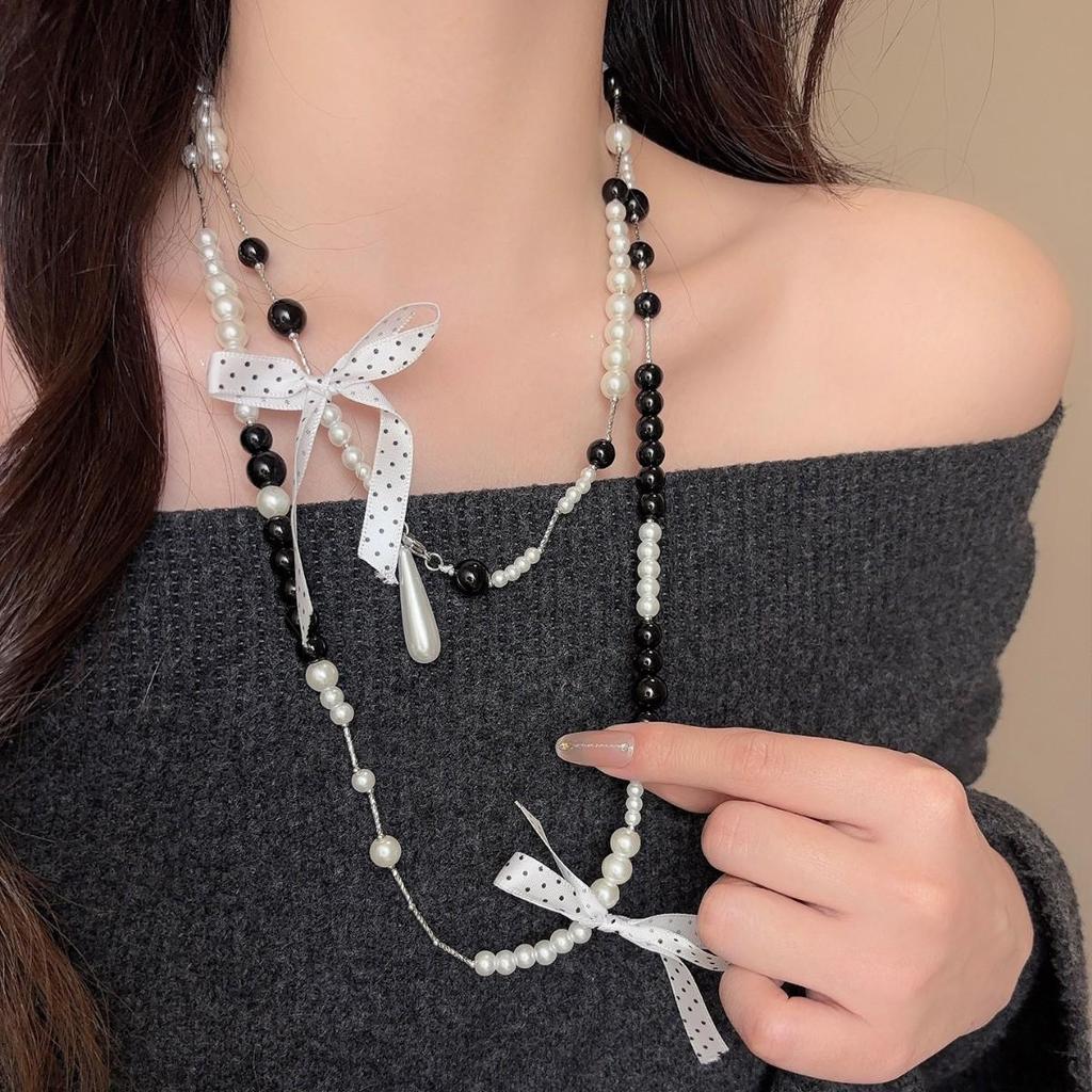 Vintage French Black & White Pearl Polka Dot Bow Necklace: Elegant & Versatile Long Sweater Chain for Women
