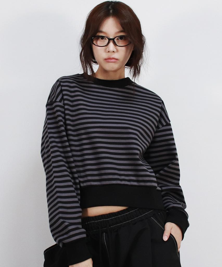 Deumakeu Stripe Crop Sweatshirt - Black